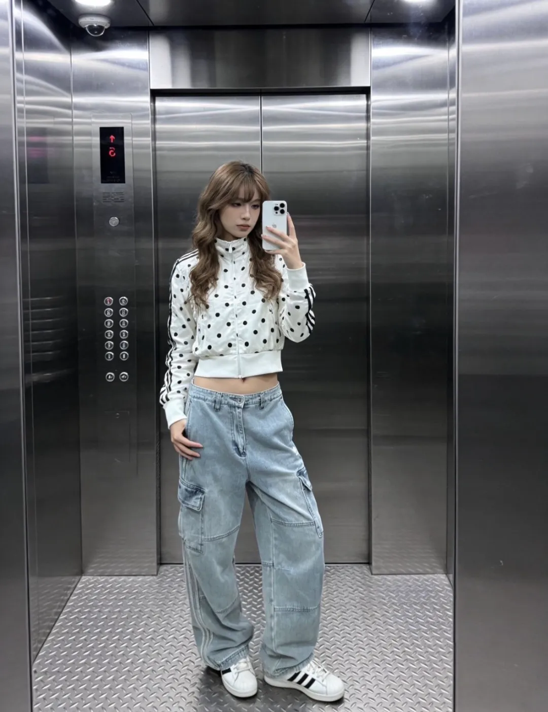 No watermark upper body rendering 𝟭𝟬𝟰𝟵𝟲# Exclusive real shot/difference between various stolen pictures and online version on the market [𝗮𝗱𝗶𝗱𝗮𝘀Clover three-stripe workwear embroidery𝗹𝗼𝗴𝗼 jeans] Retro cool ceiling, one pants to confer gods/Versatile men and women Same Style ✅Full set of 1:1 customized accessories ➕Customized three-label ➕𝗬𝘂𝗮𝗻 version hangtag ➕𝗹𝗼𝗴𝗼 packaging bag🔥 ➕Scan the tag to enter the official website. ✅Top Original version, ins Xiaohongshu Getwu Kuaishou and many bloggers wear it. 💥 Weld sports genes and workwear aesthetics together! This pair of clover pants can be worn all year round. ✅ Classic clover is full of DNA. The iconic three stripes + White clover logo on the side are full of retro feeling and full of recognition. At a glance, you can see the high-end feeling of Adidas, and the trendy identity is directly sealed. ✅ Workwear + denim double buff superposition, heavy denim fabric + three-dimensional large pocket workwear design, stiff and stylish without collapse, Wear-Resistant, with a retro feel as you wear it, and an American street feel. ✅ The fairy wide-leg version, the king of hiding fat and slimming. High waist + slightly wide straight cut, perfectly modify the leg shape, pear-shaped body, thick legs stars are directly welded to the body! Your legs will become 30 to 70 minutes longer in seconds, and you will feel relaxed when walking. ✅ Full of details, high quality, neat open stitching, three-dimensional multi-pocket design, practical and stylish; complete original tags, restored Authentic details, full of upper body comfort, suitable for daily commuting, going out on the street, and going out on the street. ⭕The high version of the best products🐮is different from the junk products in the market🗯️The same picture but different prices means different versions. ❌Don’t be fooled by the same copywriters and pirated pictures from outside that mix and distribute high-luxury pictures at low prices. After comparing the quality, you will know where the gap is. Don’t lie. I don’t guarantee that my products are the cheapest, but I definitely guarantee that they are worth every penny of your hard-earned money! ‼ ️We don’t slash prices or lower prices, we supply products with heart and only make high-end versions!!! Breasts Jimei must see the details of my home clearly, the pictures of my home are all taken by the owner himself❤️ Color: Black Blue Size: S-2XL